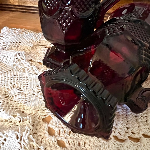 Vintage 1982 Cape Cod 1876 Collection 2 PEDESTAL MUGS Roman Rosette Pattern Avon - Picture 5 of 6